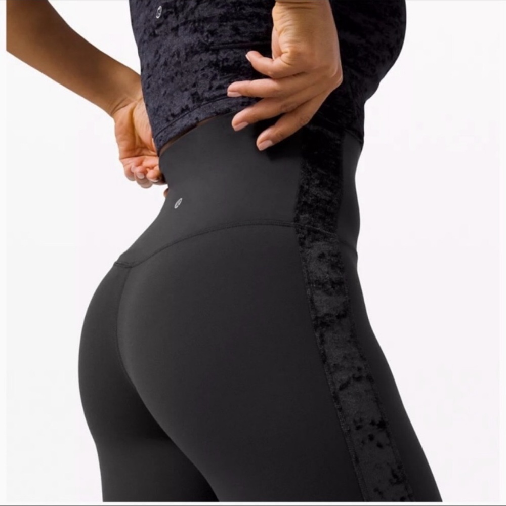 Lulu🍋 Black Align SHR Crop * Crushed Velvet size 8